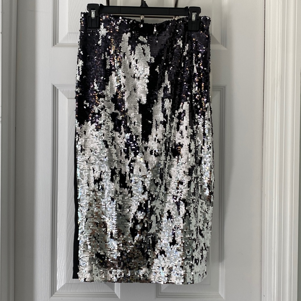 New York and Co. sequin pencil skirt new with tags.